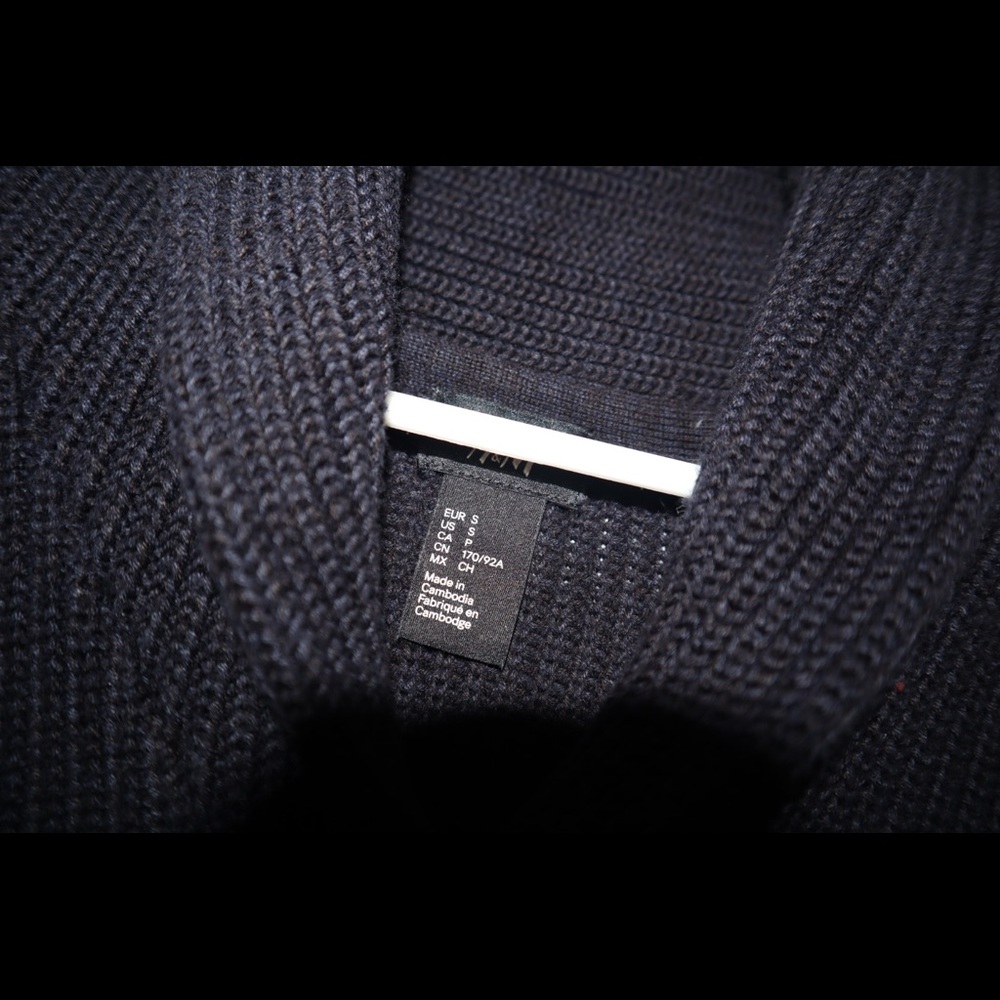 Cardigan - Picture 3 of 3